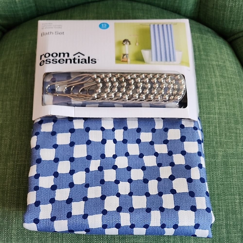 Room Essentials Blue and White Bath Set